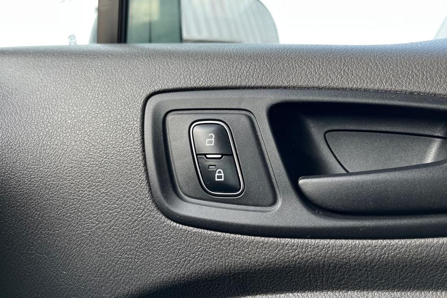 Used Ford TOURNEO CONNECT 23
