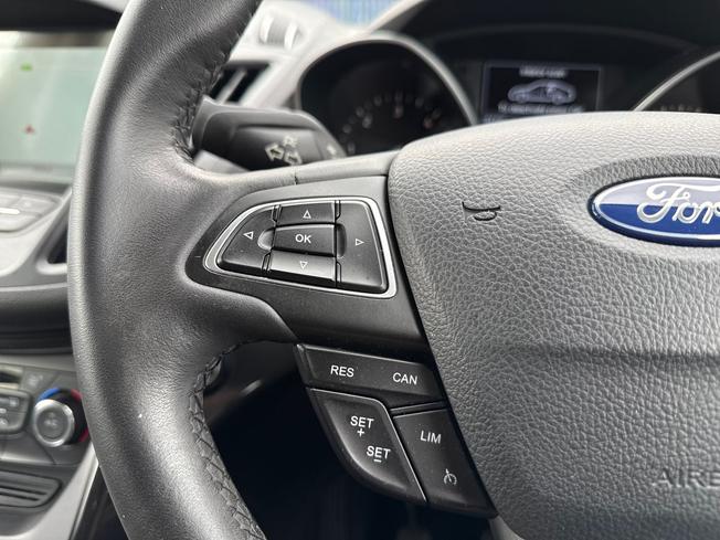 FORD Kuga Photo 16