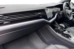 VOLKSWAGEN Touareg Photo 2