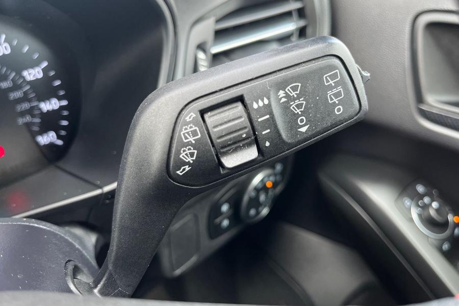 Ford FOCUS Photo autoimg-a38373715ebd658f3c0207e81e1c0d1d285a9a17.jpg