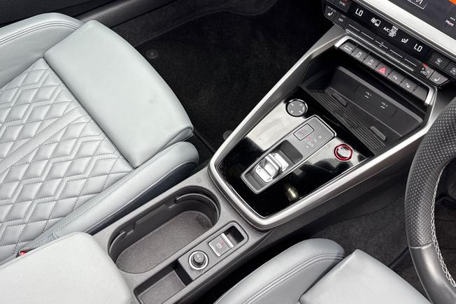 AUDI S3 Photo 42