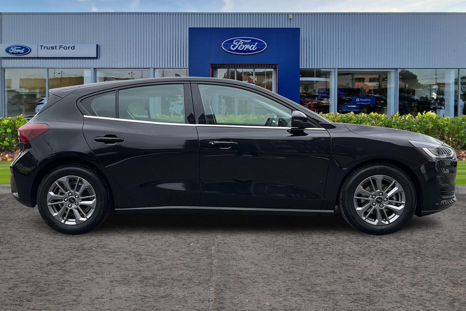 Ford Focus Photo 2