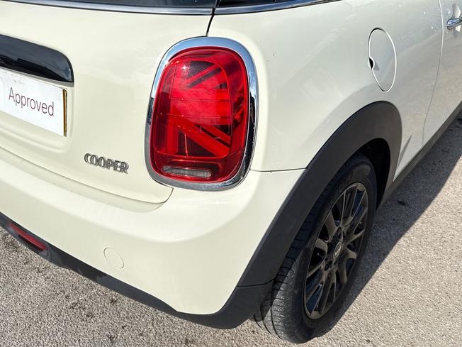 MINI Hatch Photo 18