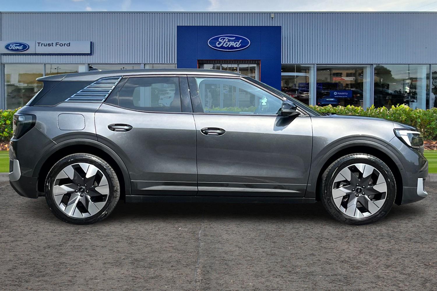 Ford Explorer Photo 2