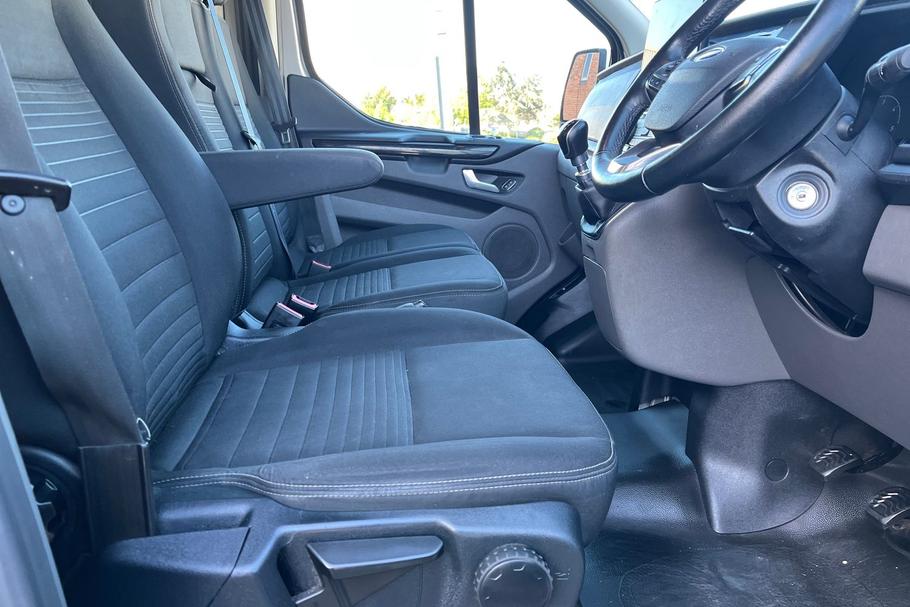 Used FORD TRANSIT CUSTOM HN22XRU 32