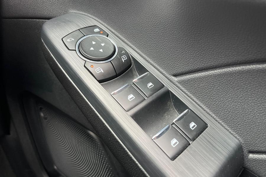 Ford Kuga Photo autoimg-a391bdf43f51875a79f81cbd3962a6323d37ca0d.jpg