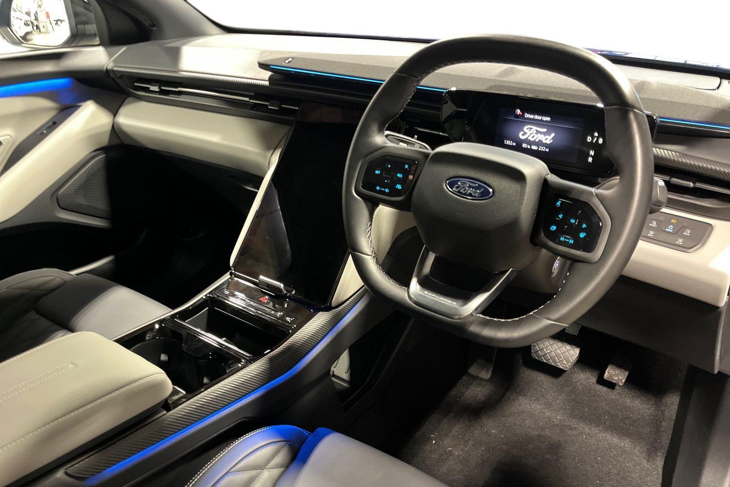 Ford Explorer Photo 8