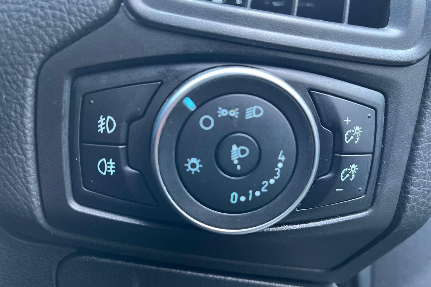 Ford FOCUS Photo 28