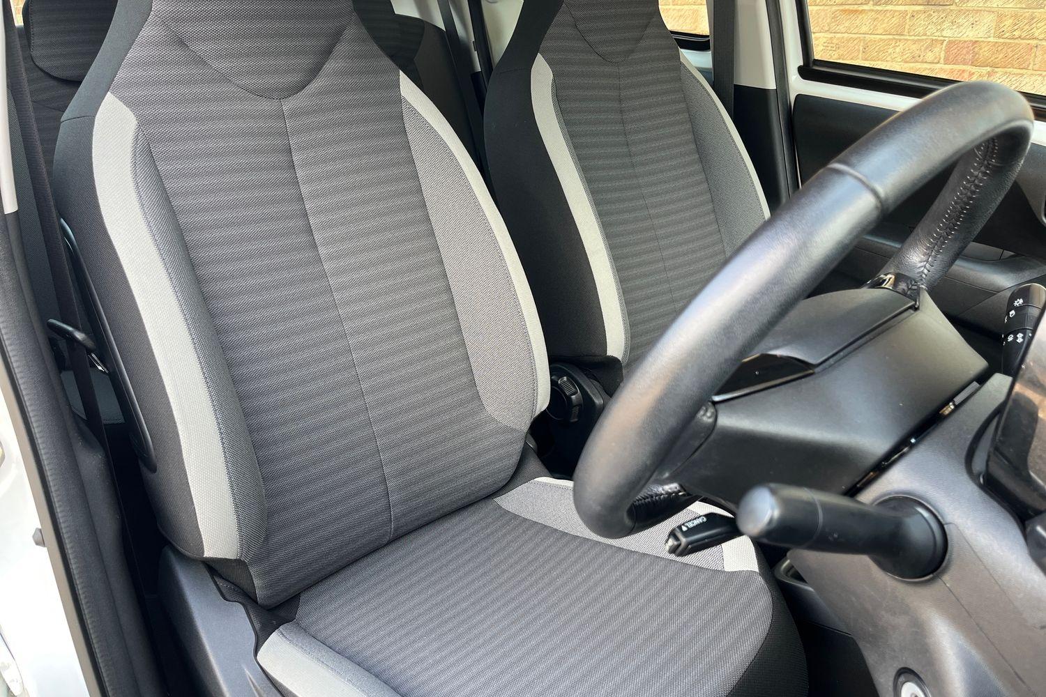 Toyota AYGO Photo 16