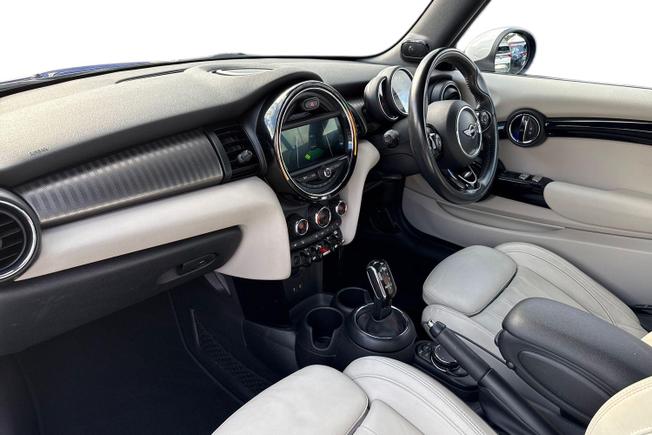 MINI Convertible Photo 2