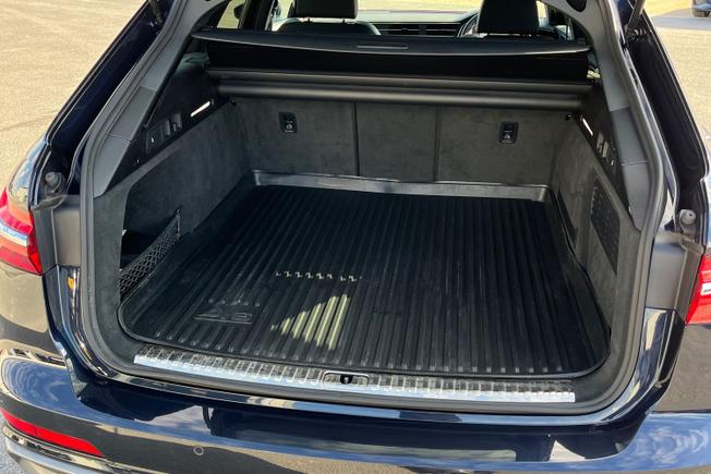 AUDI A6 Avant Photo 12