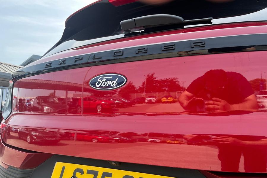 Ford Explorer Photo autoimg-a3a4790686a979207d56b6a76da1d182e9b38ee6.jpg
