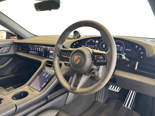 PORSCHE Taycan Photo 10