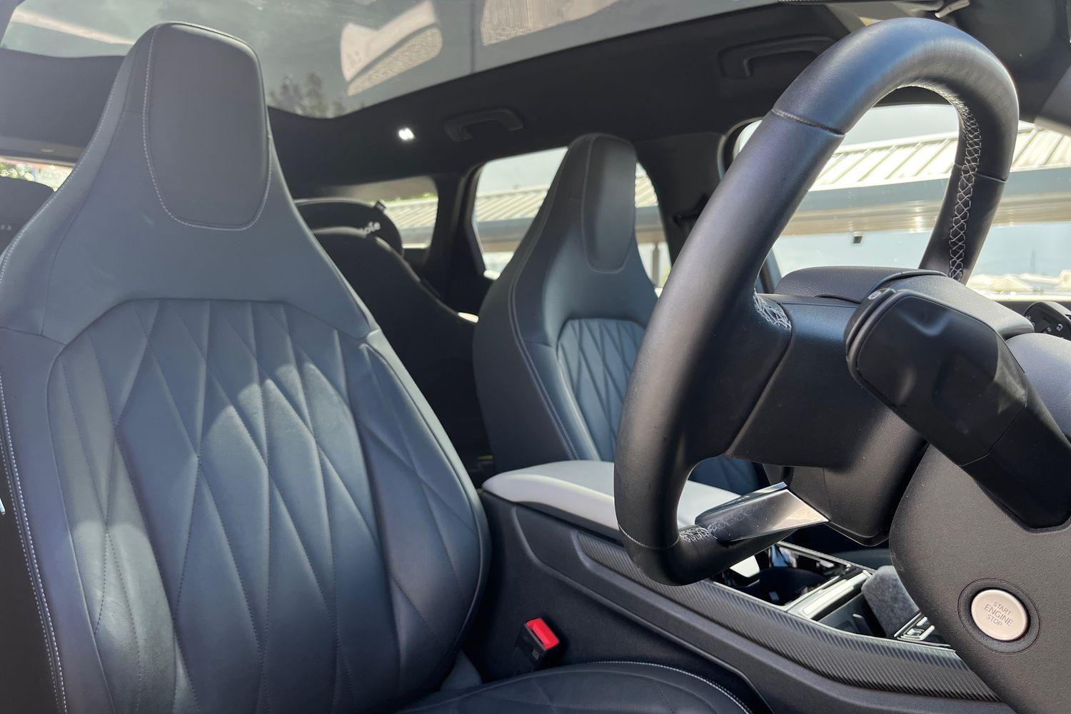 Ford Explorer Photo 16