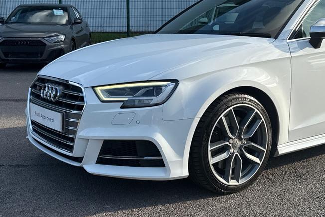 AUDI S3 Photo 22