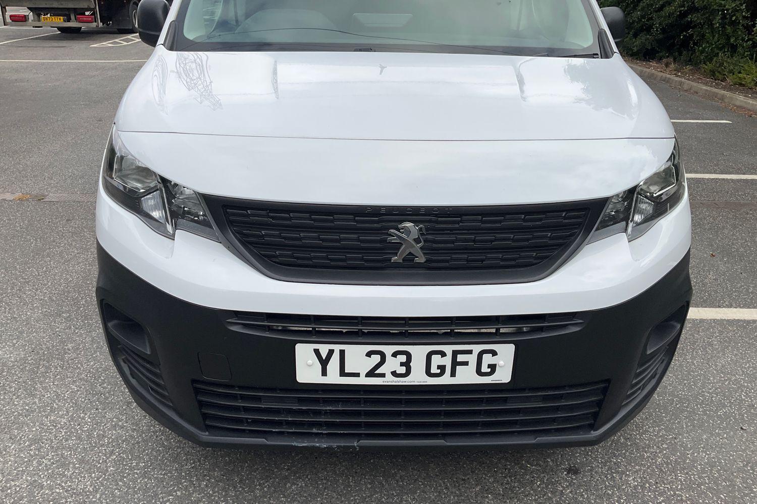 Peugeot PARTNER Photo 23