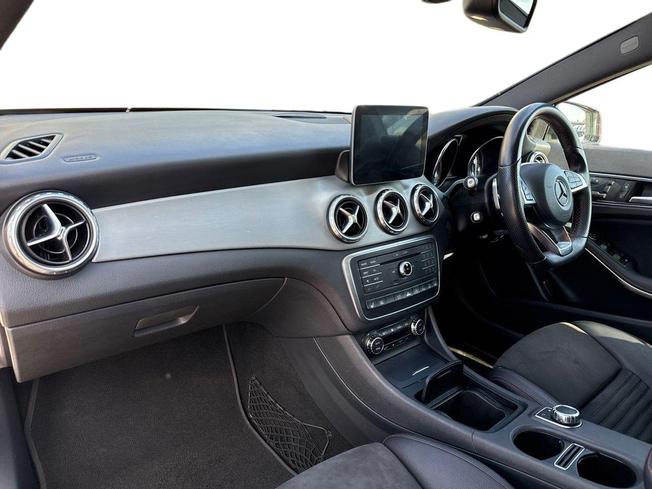 MERCEDES-BENZ Gla Photo 2