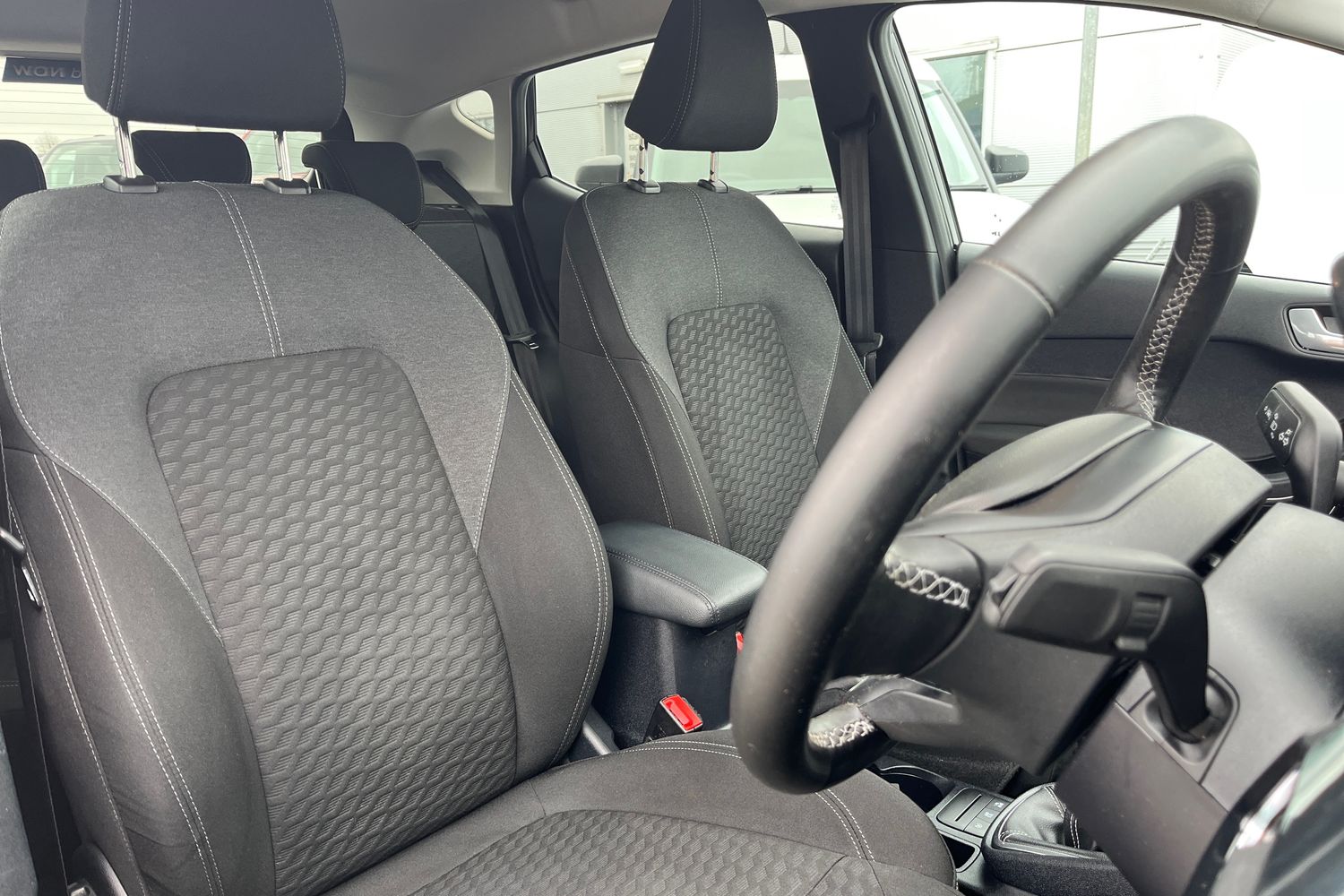 Ford Fiesta Photo 16