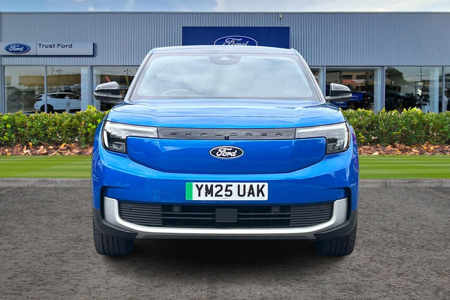 Ford Explorer Photo 5