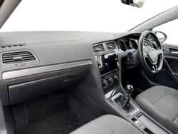 Volkswagen Golf Photo 2