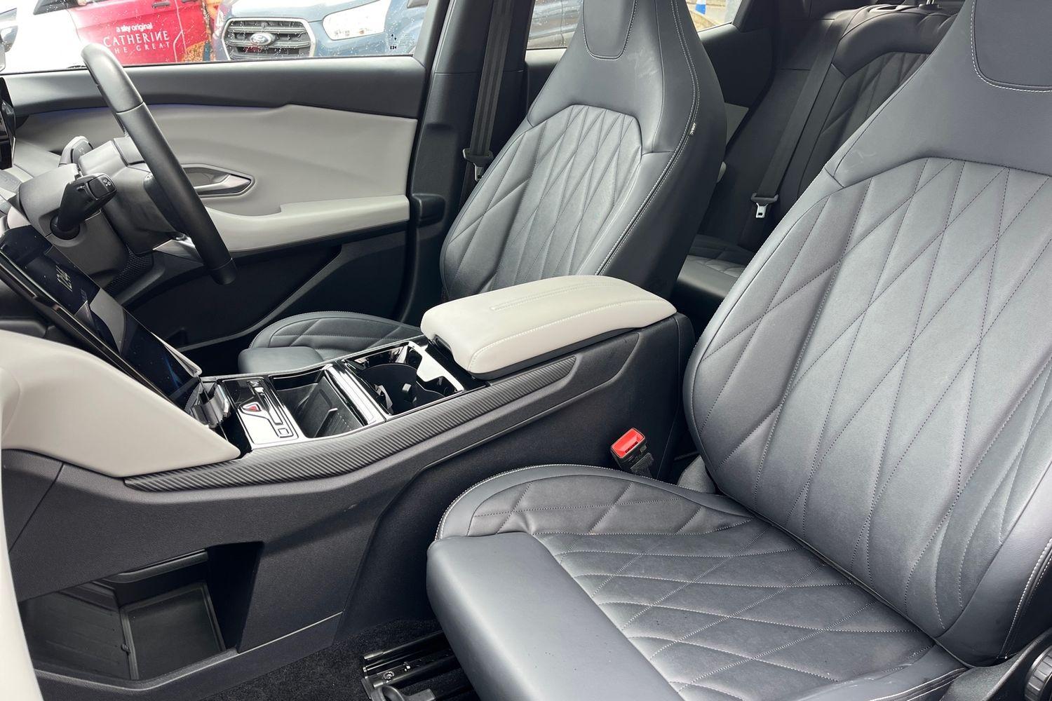 Ford Explorer Photo 18