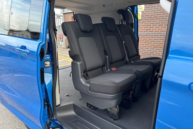VOLKSWAGEN Transporter Kombi Photo 23