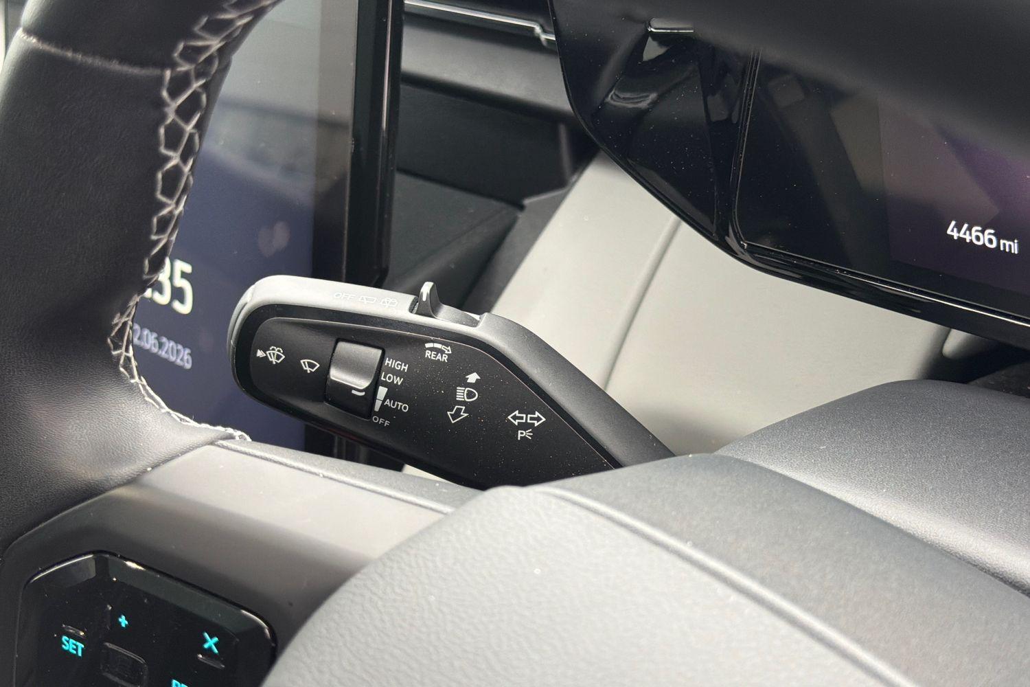 Ford EXPLORER Photo 13