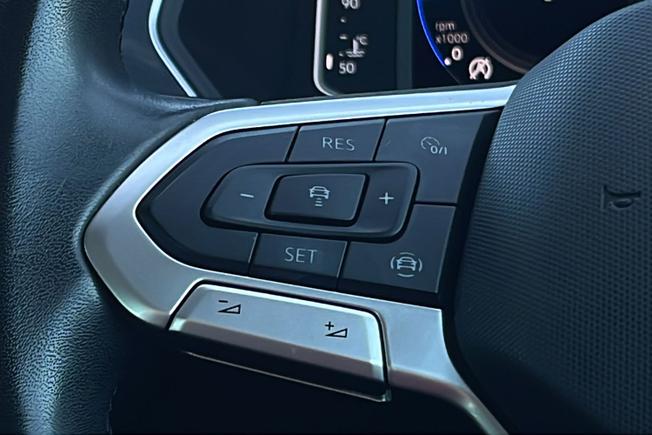 VOLKSWAGEN Tiguan Photo 16