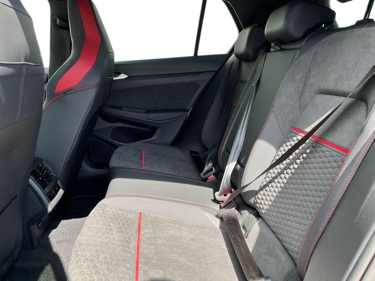 Volkswagen Golf Photo autoimg-a3d23381fe79dd3cc5069dd3f790e0be3190612e.jpg