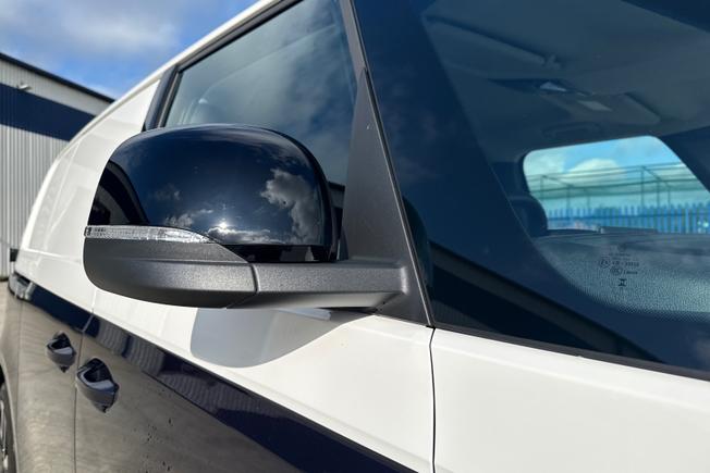 VOLKSWAGEN ID. Buzz Cargo Photo 20