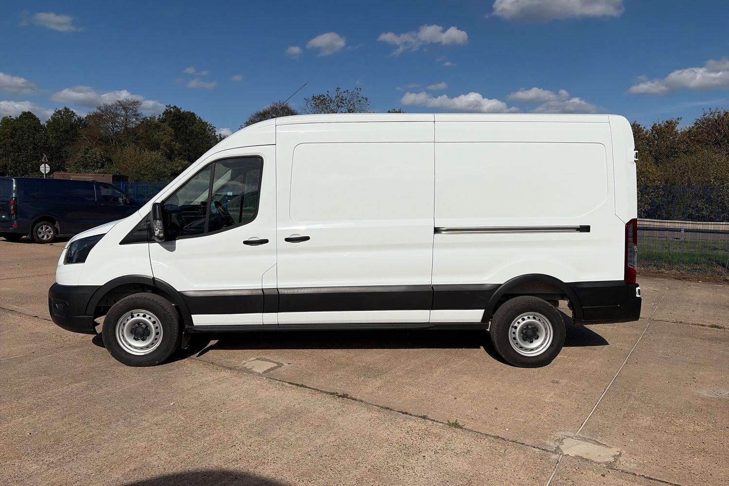 Ford E-TRANSIT Photo 23