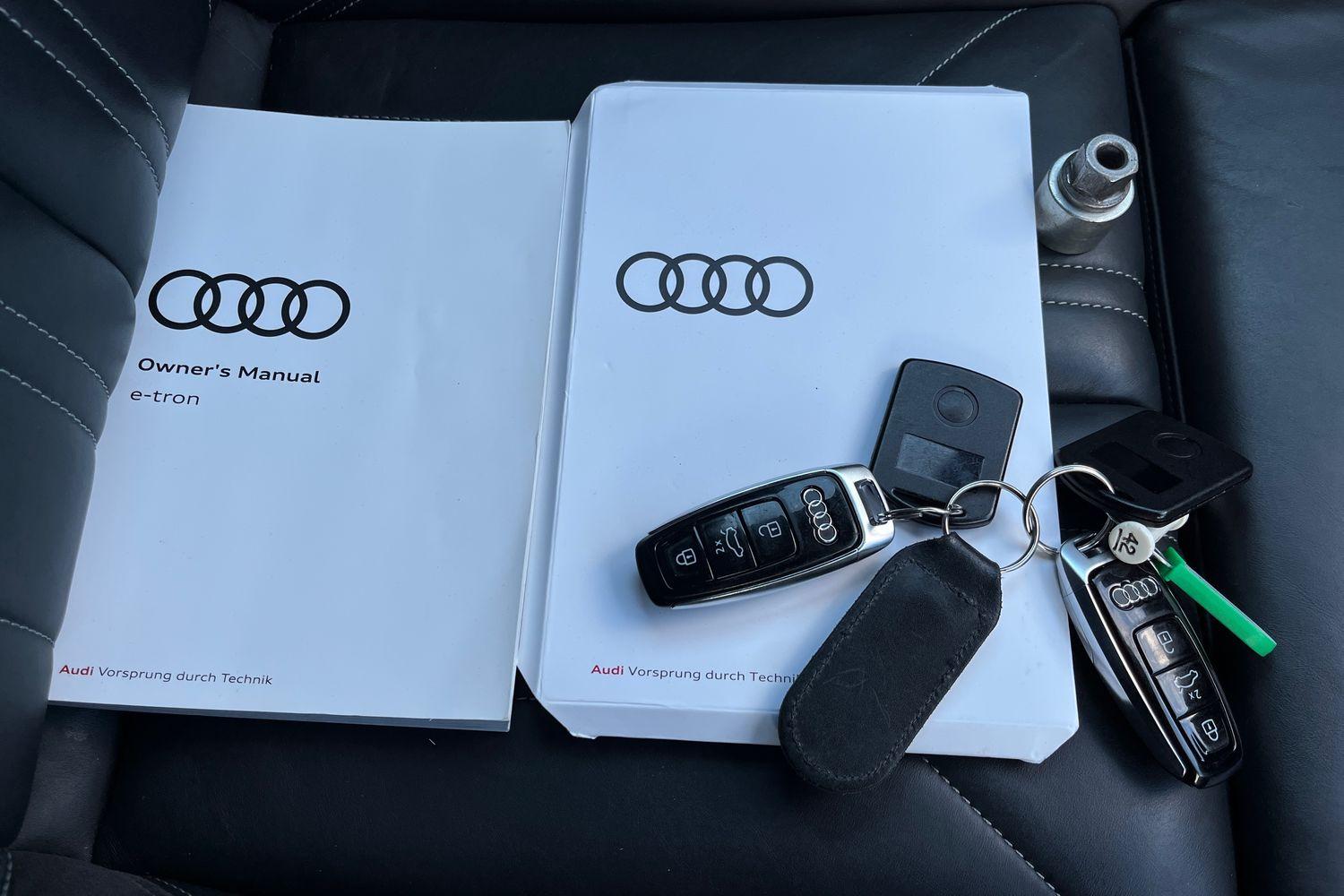 Audi e-tron Photo 21
