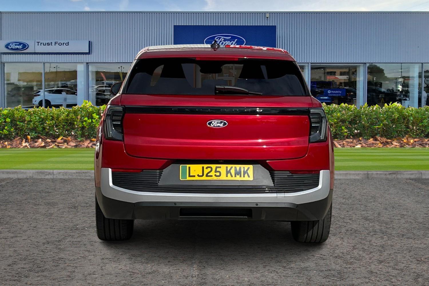 Ford Explorer Photo 6
