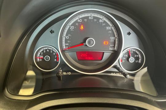 Volkswagen up! Photo autoimg-a3e841dbea6bae2f64a4506757512631ca1cb362.jpg