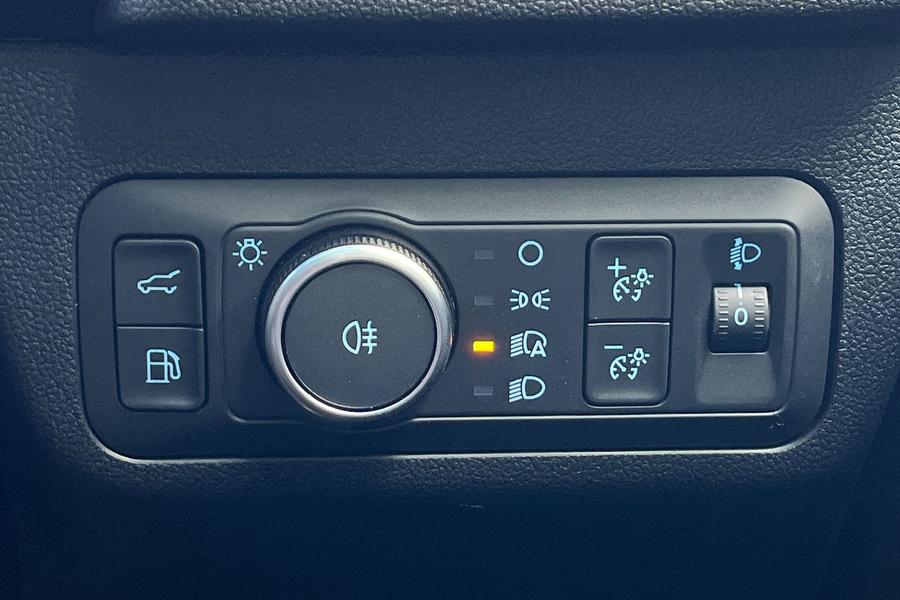 Ford Kuga Photo autoimg-a3eb13d11d7e464035027fe32641a012895b3714.jpg