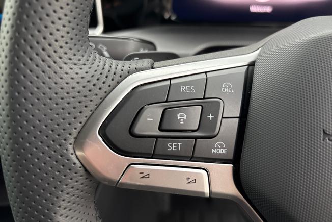 VOLKSWAGEN Golf Photo 16