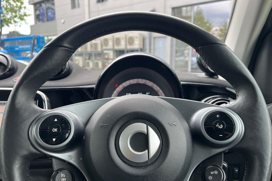 smart FORTWO COUPE Photo autoimg-a3f94f63e2c72d59fe8f06a8787d03e719c8c9c8.jpg