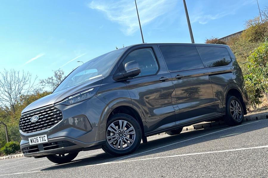 Ford TOURNEO CUSTOM Photo autoimg-a3f9d96415a817caf8d66251a17ac5c3b43bf614.jpg