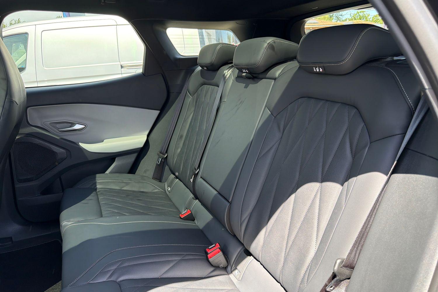 Ford EXPLORER Photo 19