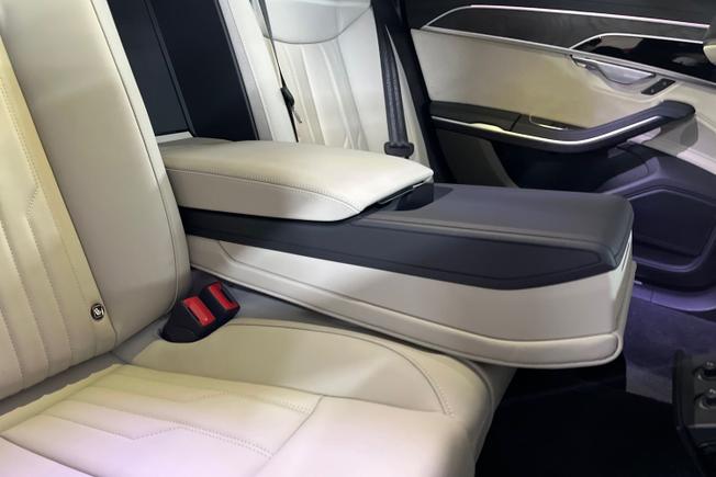 Audi A8 Photo 29