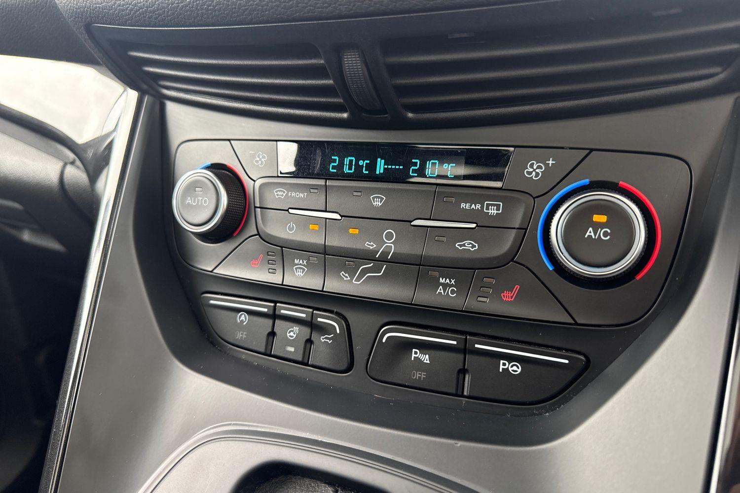 Ford KUGA Photo 31