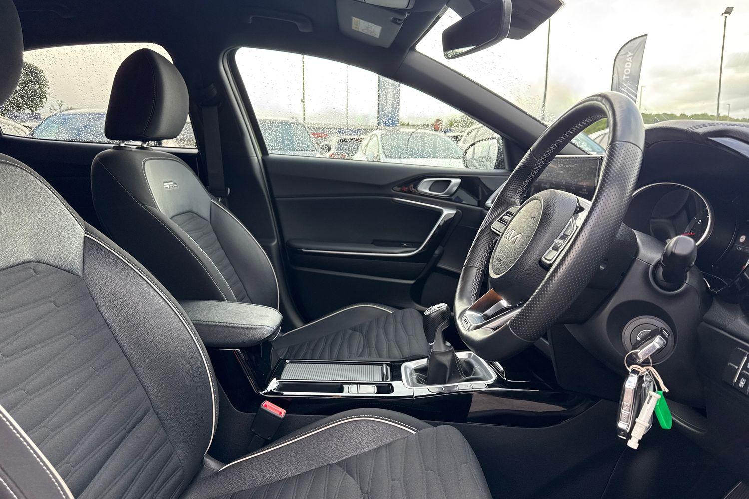 Kia XCEED Photo 16
