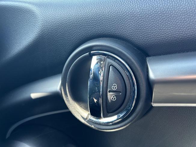 MINI Hatch Photo 21