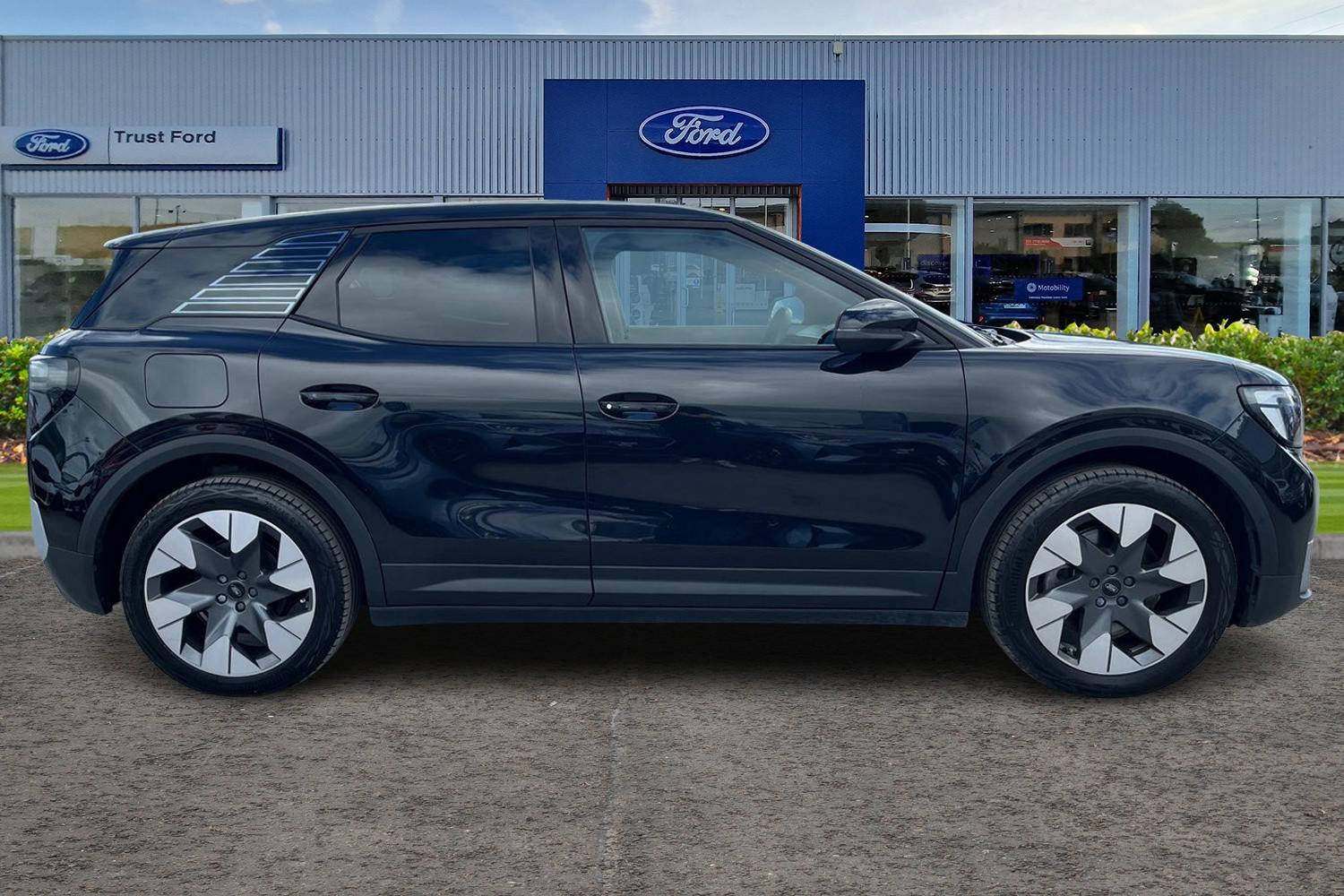 Ford Explorer Photo 2