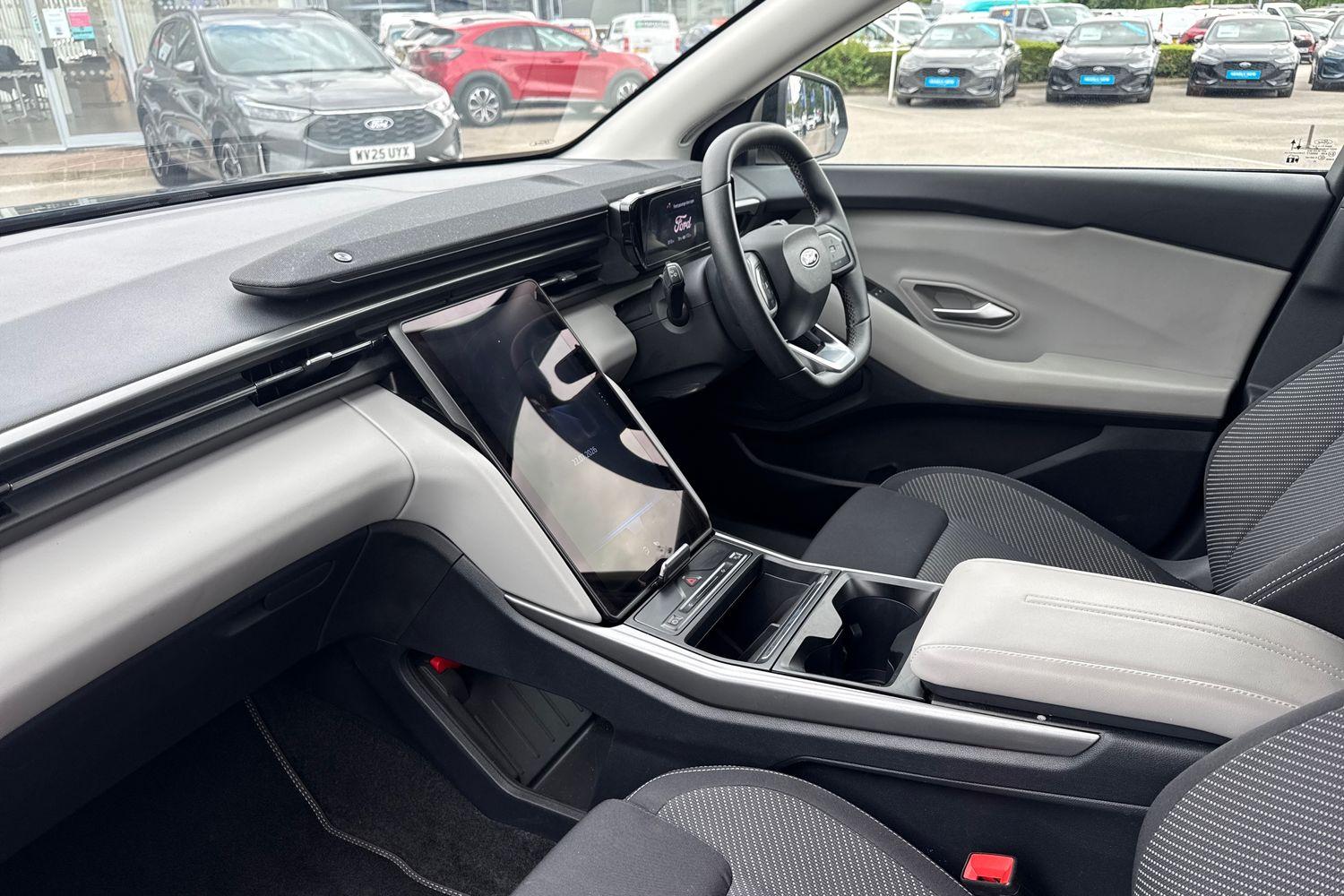 Ford EXPLORER Photo 17
