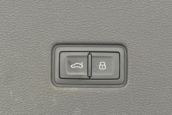 AUDI Q8 Photo 31
