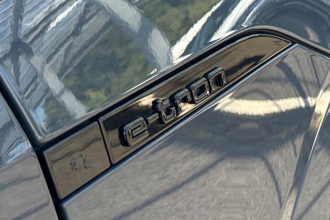 AUDI Q8 E-Tron Photo 40