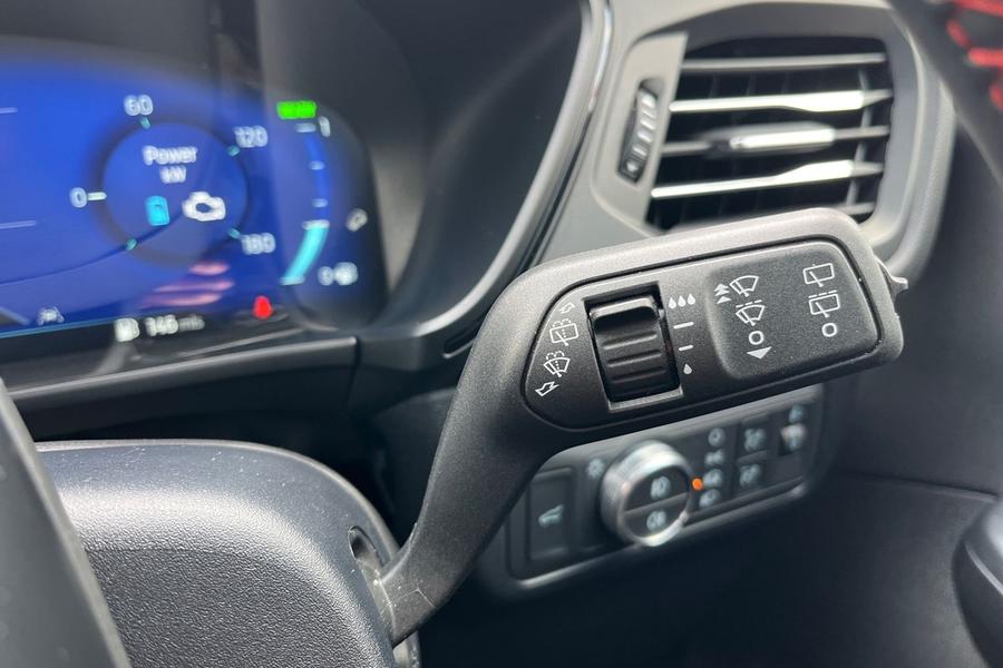Ford Kuga Photo autoimg-a426502a9562291b8fb120818b0f7433600b8874.jpg