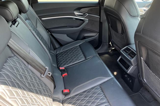 AUDI E-Tron S Photo 36