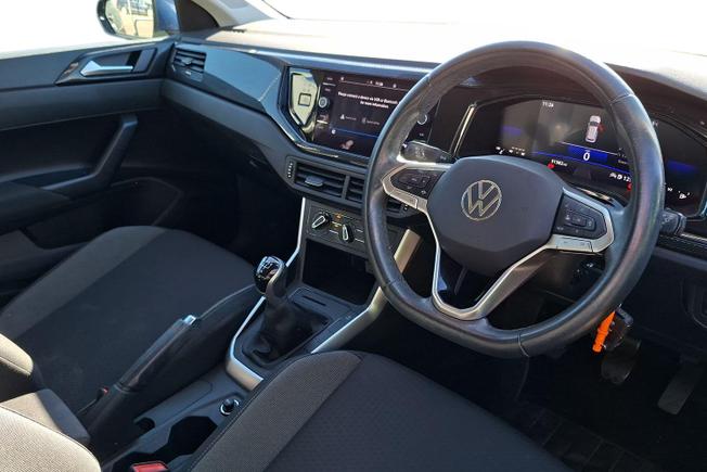 VOLKSWAGEN Polo Photo 2